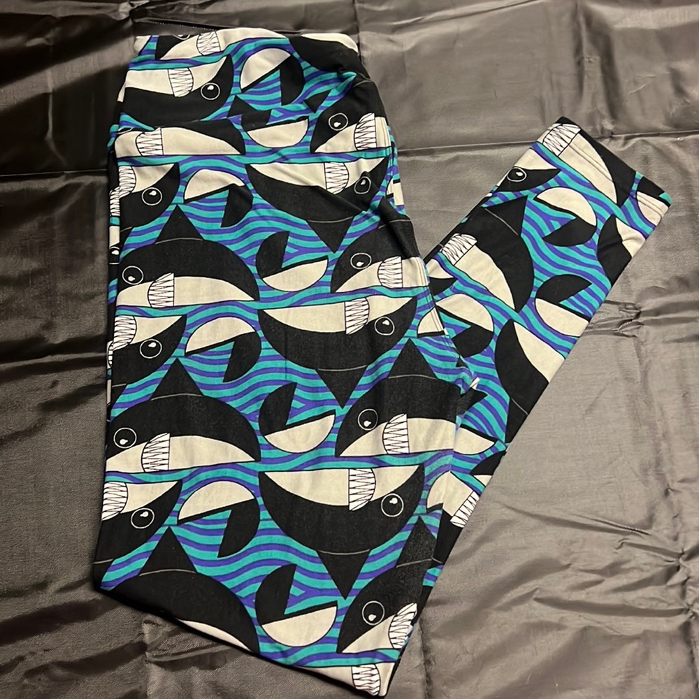 Shark Lularoe Leggings Tall & Curvy